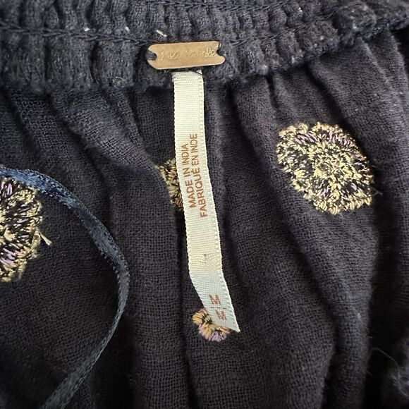 FREE PEOPLE SAACHI SMOCK Off the Shoulder EMBROIDERED FLORAL TOP Size M Boho - Picture 8 of 9